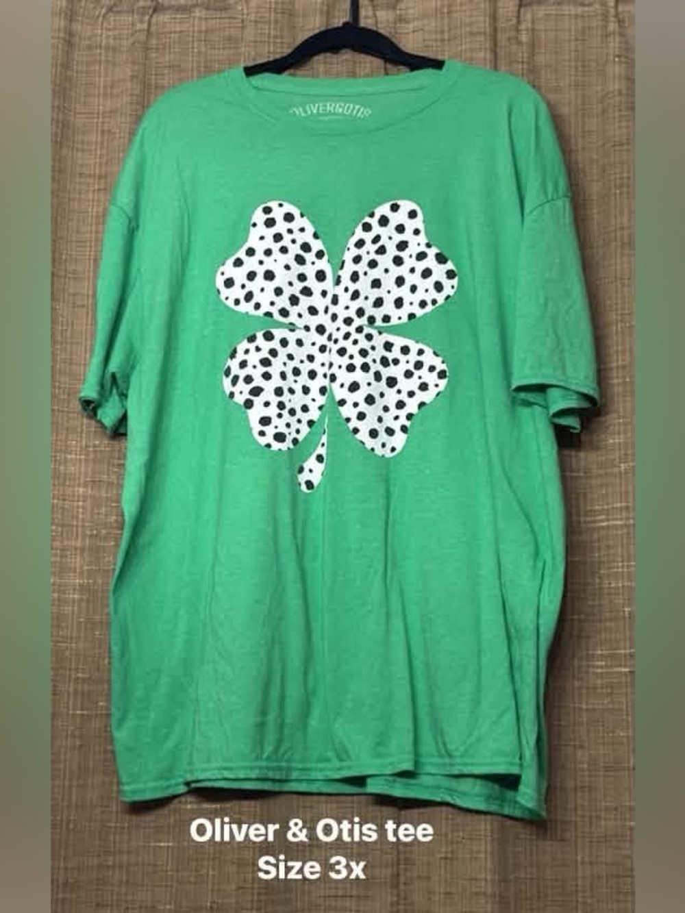 Oliver & Otis Women's Short Sleeve Clover Graphic Tee - Green